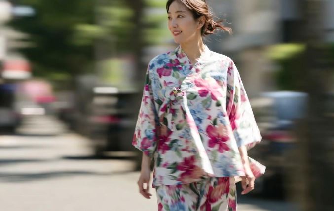 Comment adopter les imprimés floraux dans la mode coréenne