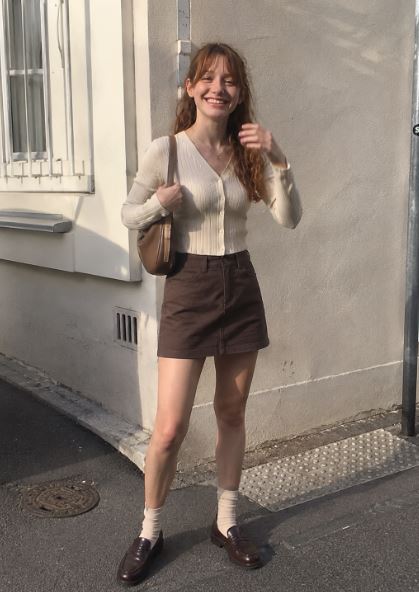 Look K-Fashion Beige & Marron  L’Art d’Assortir Sac et Chaussures à la Coréenne